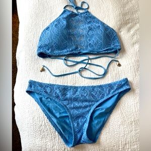 New BECCA woven, baby blue bikini with shell ties sz LG / D